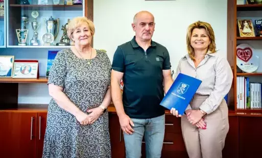 Zdjęcie do Podpisanie umowy na drogę w Zygmuntach